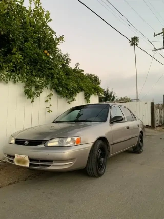 2000 Toyota Corolla
