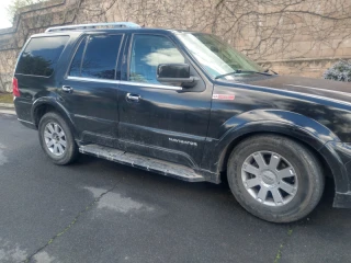 2004 Lincoln Navigator